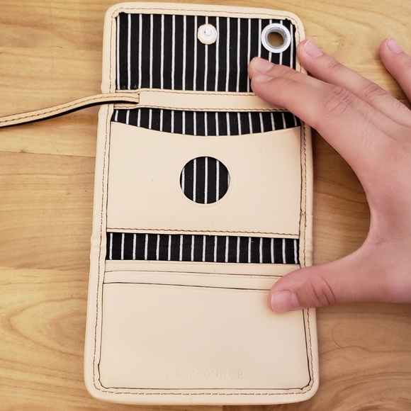 🍂 | Juicy Couture Wristlet - Picture 4 of 5